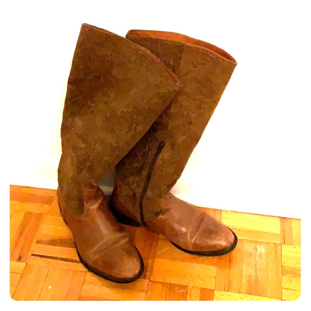 Vero Cuoio tan leather boots Etched leather tops